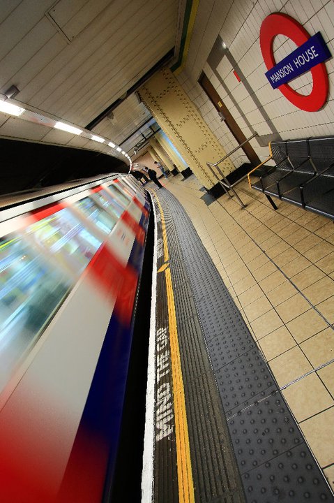 Fuck the gap (Mansion House station).jpg